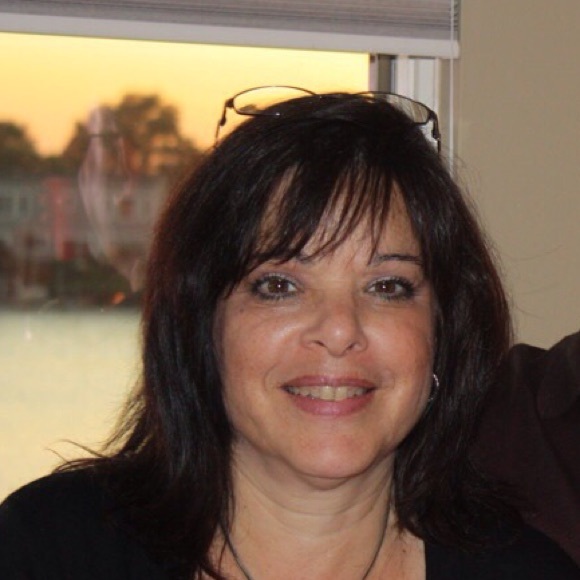 Profile Picture of Valerie Malmed (@vmalmed) on Poshmark