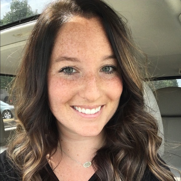 Profile Picture of Erin Badger (@erinbadger) on Poshmark