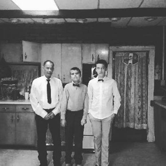 Profile Picture of Alex Saez (@asaez6160) on Poshmark