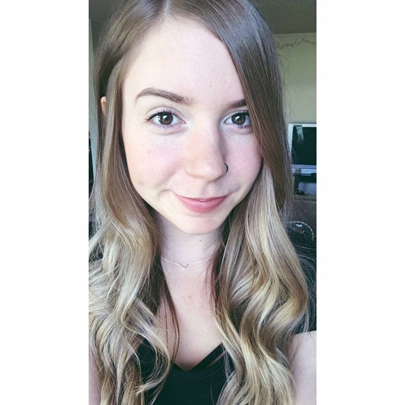 Profile Picture of Ashley Lazorchak (@____ashleyrose) on Poshmark