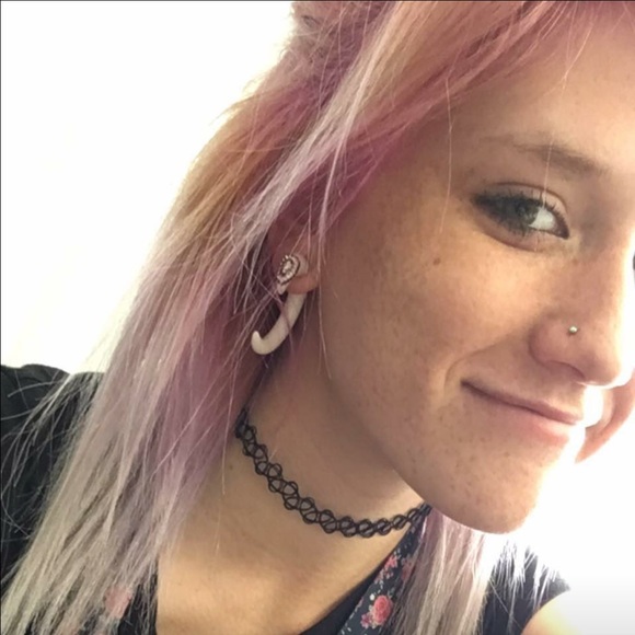 Profile Picture of Brianna Ferns (@breeinthatway) on Poshmark