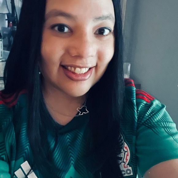 Mikki Bellcamp - Poshmark Profile Picture of Mikki Bellcamp (@valstar210) on Poshmark