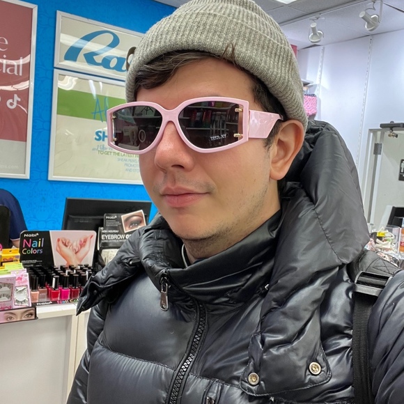 Daniel Mahfooz - Poshmark Profile Picture of Daniel Mahfooz (@djm711) on Poshmark