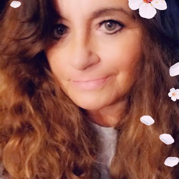 Profile Picture of Bobbie Fenton (@bfenton14) on Poshmark