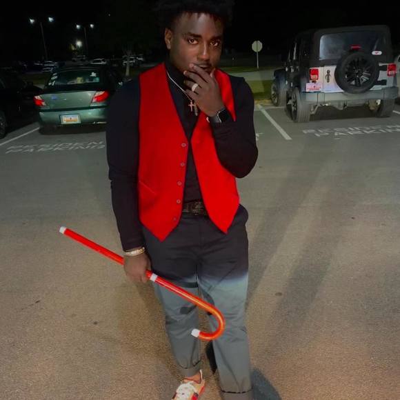 Profile Picture of Devon Preston (@dzay1516) on Poshmark