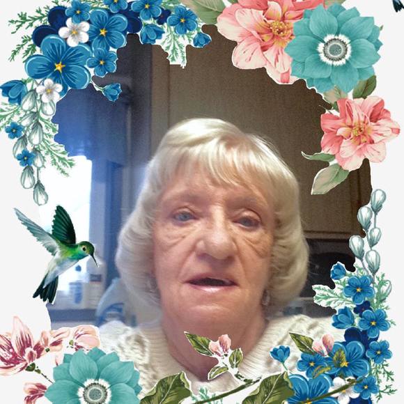 Profile Picture of Linda Oliver (@stumpylm22) on Poshmark