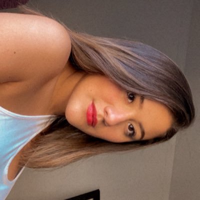 Profile Picture of Loreta Rmz (@loretarmz) on Twitter