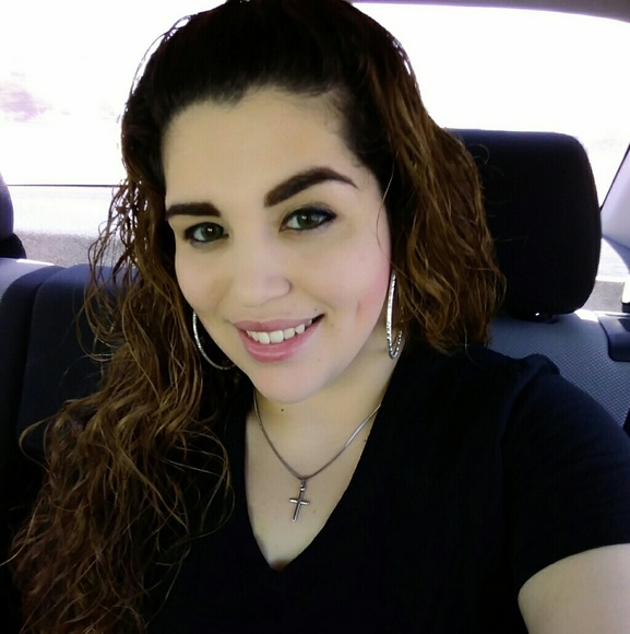 Profile Photo of Jessica Bermudez (@jessica121192) on Poshmark