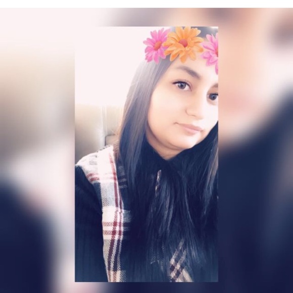 Profile Picture of Grace Oyola (@gracejulie018) on Poshmark