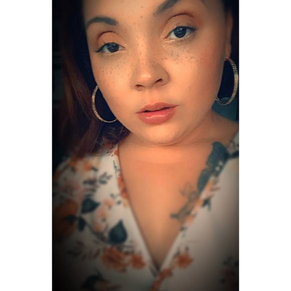 Profile Picture of Krystal Lotus (@krystallotusxo) on Poshmark