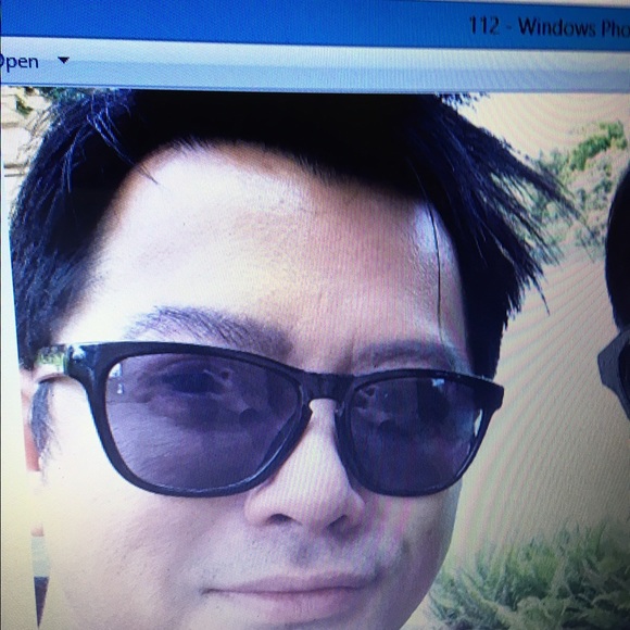 Profile Picture of Eduard Liwanag (@eliwanag) on Poshmark