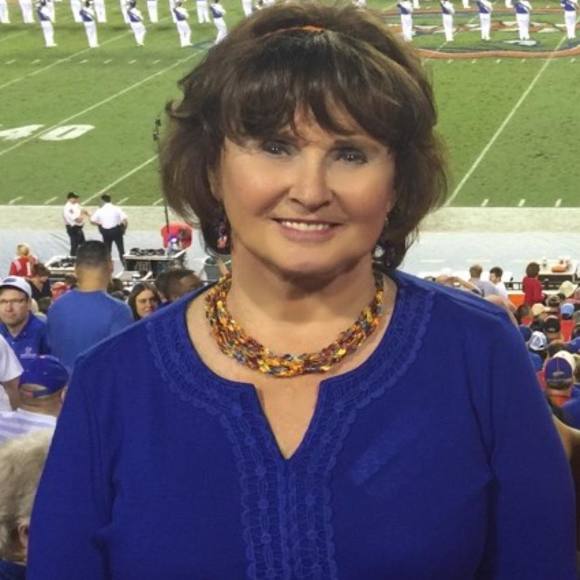 Profile Picture of Gloria Bazer (@gloriabazer) on Poshmark