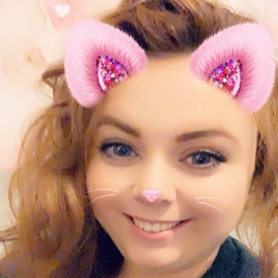 Profile Picture of Robyn Curran (@robync1995) on Twitter