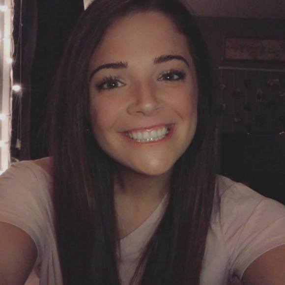 Miranda Jacobs - Poshmark Profile Picture of Miranda Jacobs (@mirandajacobs87) on Poshmark