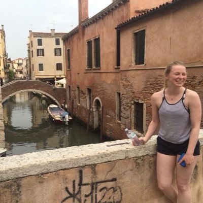 Profile Picture of Mandy Roach (@roach_mandy) on Twitter