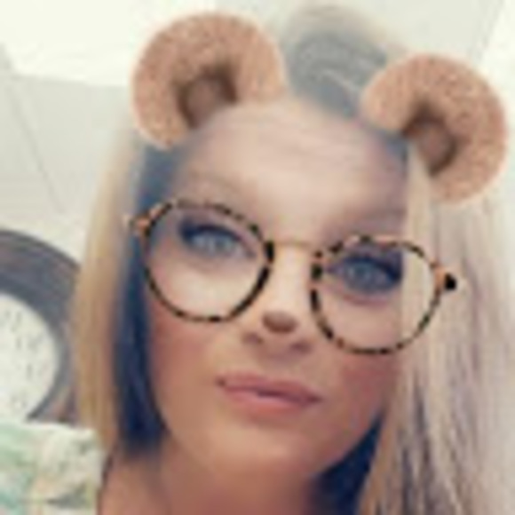 Profile Picture of Ellen George (@wifeychick77) on Poshmark