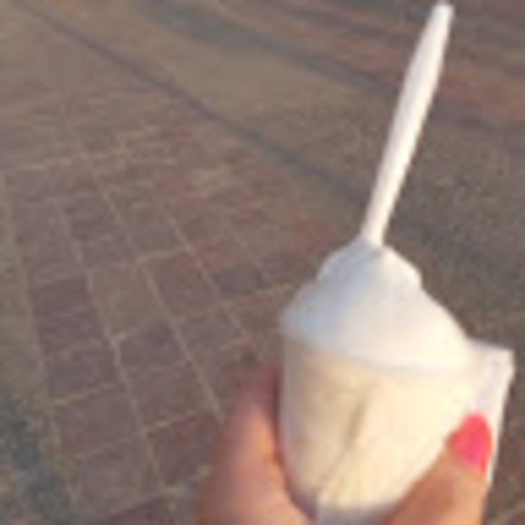 Profile Picture of Lauren Billard (@laurensbillard) on Poshmark