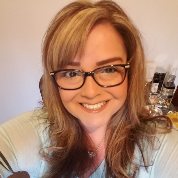 Profile Picture of Debbie Richards (@riversmum) on Poshmark