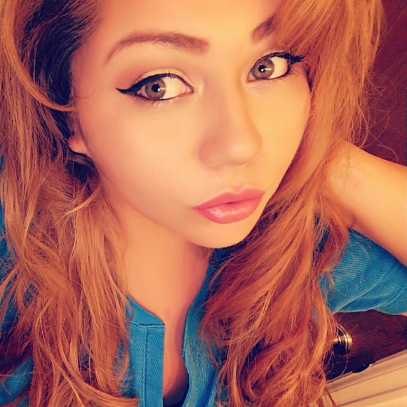 Profile Picture of Miranda Rivas (@emxrivas) on Poshmark