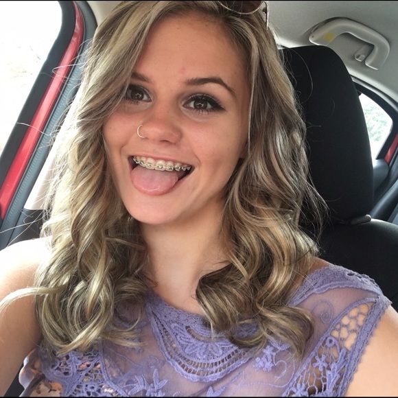 Profile Picture of Erin Knisley (@erinknisley15) on Poshmark