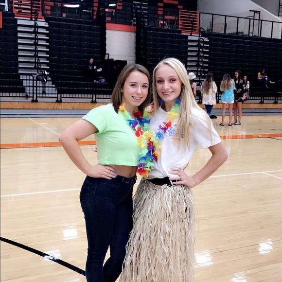 Profile Picture of Whitney Jennings (@whitlj) on Poshmark