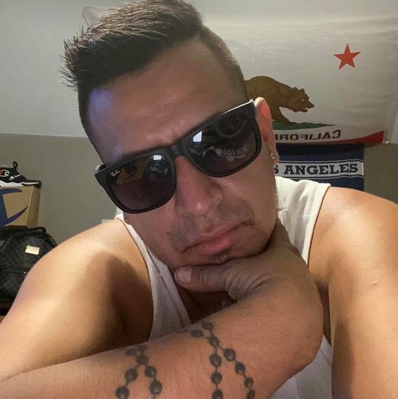 Profile Picture of Joshua Arevalo (@joshua8625) on Poshmark