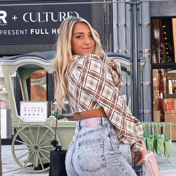 Olivia Emord - Poshmark Profile Picture of Olivia Emord (@oemord) on Poshmark