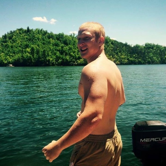 Profile Picture of Shawn Montagna (@shawnmontagna) on Poshmark