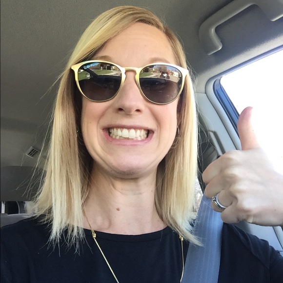 Profile Picture of Mary Achelpohl (@mayreee) on Poshmark