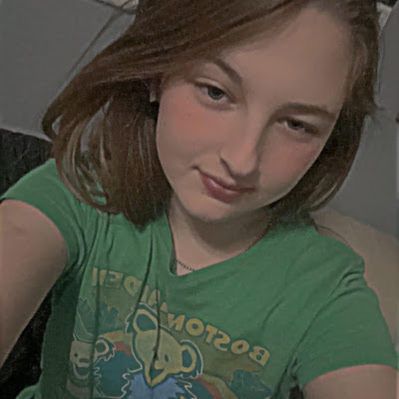 Profile Picture of Melody Wolfe (@melodywolfe025) on Poshmark
