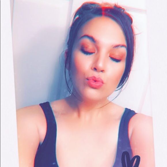 Profile Picture of Andrea Manning (@dreaa91) on Poshmark