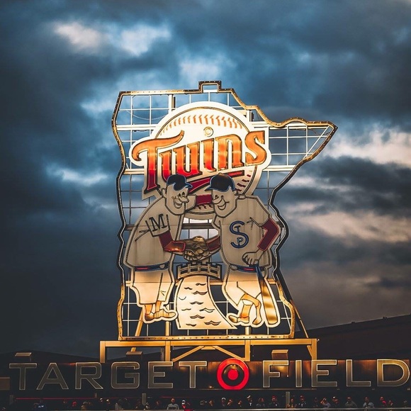 Profile Picture of Becky Martinka (@beckymartinka73) on Poshmark