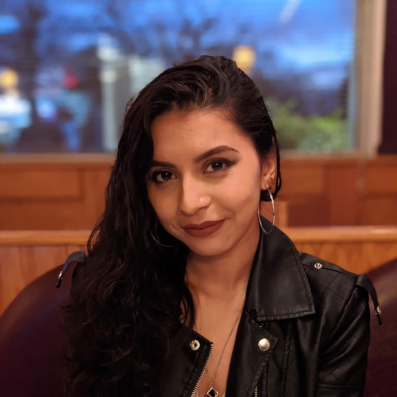 Profile Picture of Dhruvi Shah (@dhruvi_shah) on Poshmark