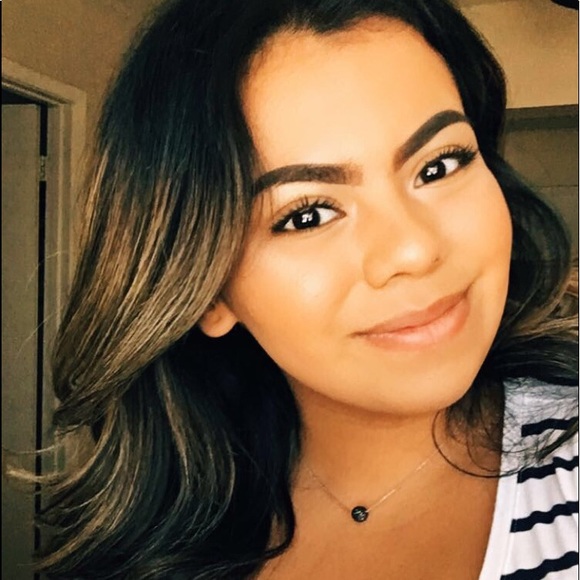 Profile Picture of Lisette Sanchez (@lisette_elida) on Poshmark