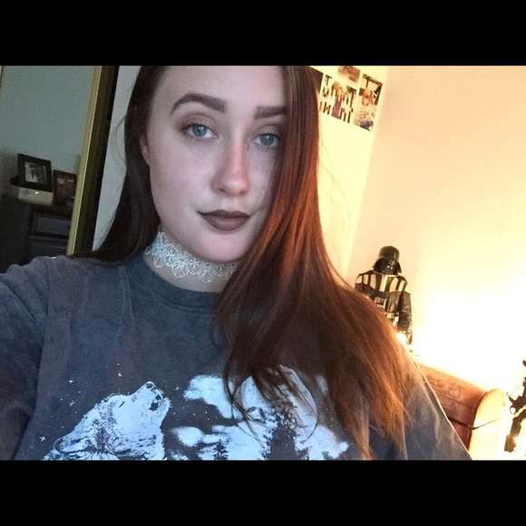 Profile Picture of Kassandra Anderson (@kassperr) on Poshmark