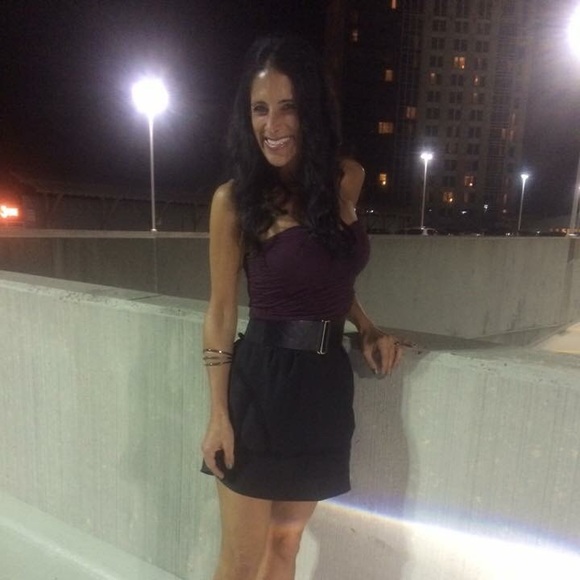 Profile Picture of Theresa Bolos (@theresab1123) on Poshmark