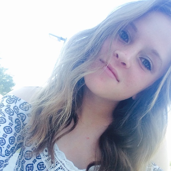 Profile Picture of Brianna Standridge (@bristandridge24) on Poshmark