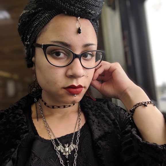 Profile Picture of Simone Woods (@ivysmum) on Poshmark