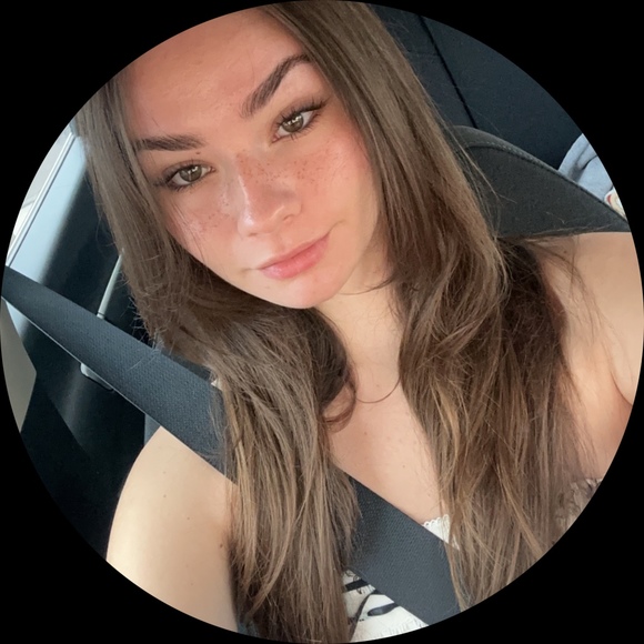 Profile Picture of Brittan Endline (@brittan_1018) on Poshmark