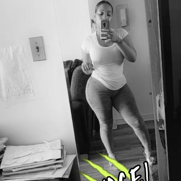 Profile Picture of Lorena Bailey (@lorenadavid30) on Poshmark