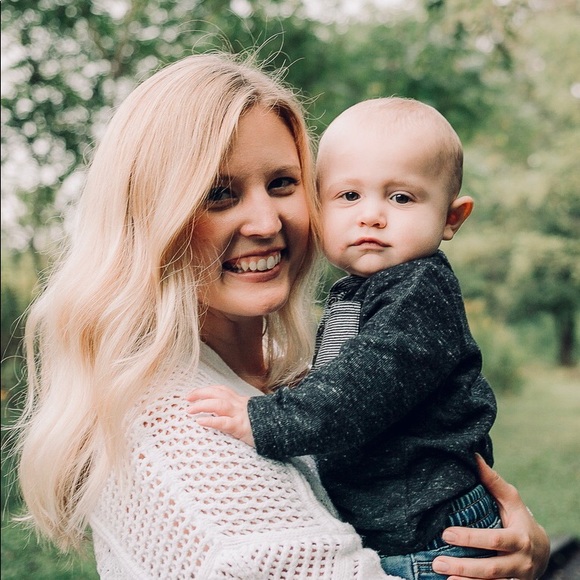 Profile Picture of Stephanie Weckerly (@s_weckerly) on Poshmark