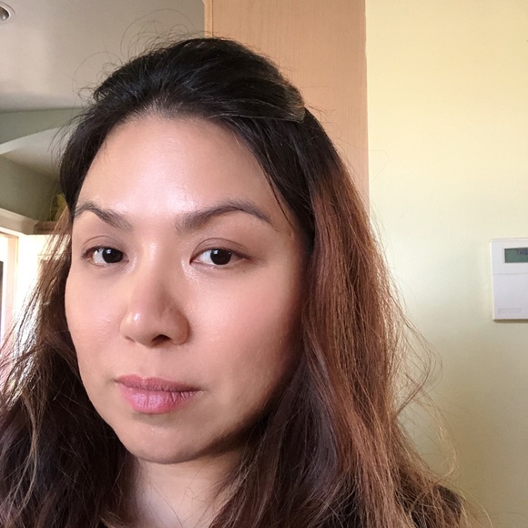 Profile Picture of Rowena Lim (@theapplelim) on Poshmark