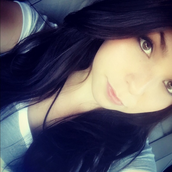 Profile Picture of Dezirae Jarred (@deziraejjarred) on Poshmark