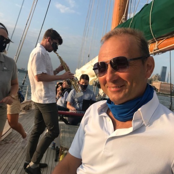 Profile Picture of Ruslan Tamarin (@ruslantamarin) on Poshmark