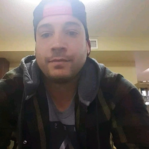 Profile Picture of Carlos Perez (@yaisell) on Poshmark