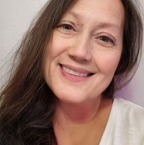 Profile Picture of Ciong Ciong (@vangsiong) on Poshmark