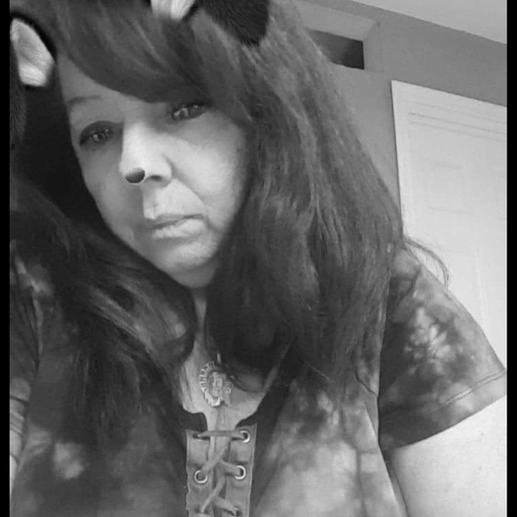 Profile Picture of Josephine Hansen (@sneekerstj) on Poshmark