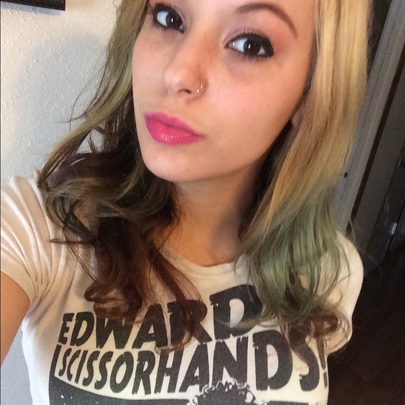 Profile Picture of Brandy David (@cuppicakesgrr) on Poshmark