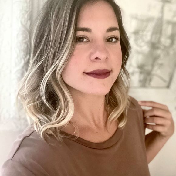 Taylor Di sarro - Poshmark Profile Picture of Taylor Di sarro (@tdisarro) on Poshmark