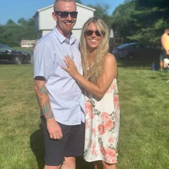Profile Picture of Lee Loomer (@leeloomer) on Poshmark